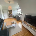 Mit Balkon Und Eingezaeunten Garten Аурих