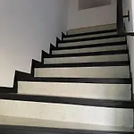 Mit Balkon Und Eingezaeunten Garten 아파트 *