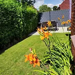 Mit Balkon Und Eingezaeunten Garten 아우리흐