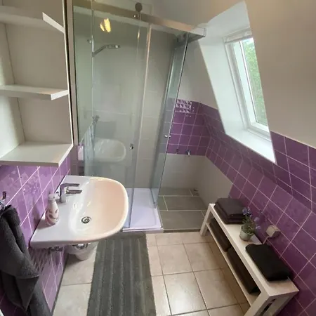 Mit Balkon Und Eingezaeunten Garten * Aurich