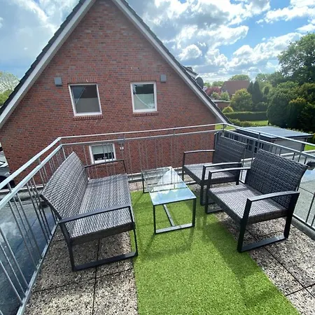 Mit Balkon Und Eingezaeunten Garten * Aurich