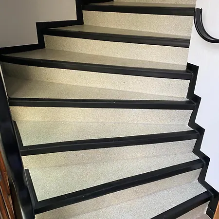 Mit Balkon Und Eingezaeunten Garten * Aurich