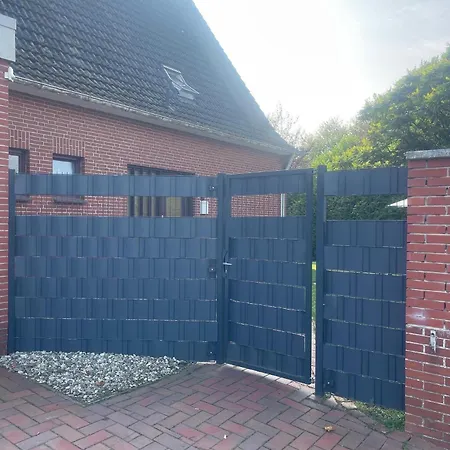 Mit Balkon Und Eingezaeunten Garten Appartamento