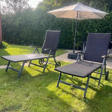 Lejlighed Mit Balkon Und Eingezaeunten Garten Aurich