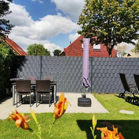 Mit Balkon Und Eingezaeunten Garten * Aurich