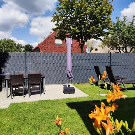 Mit Balkon Und Eingezaeunten Garten Lejlighed