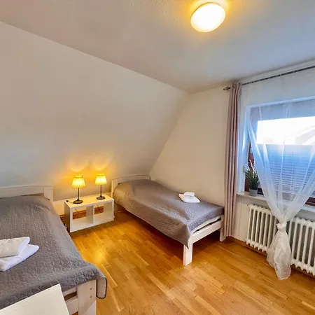 Mit Balkon Und Eingezaeunten Garten Daire