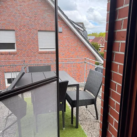 Mit Balkon Und Eingezaeunten Garten Lejlighed *