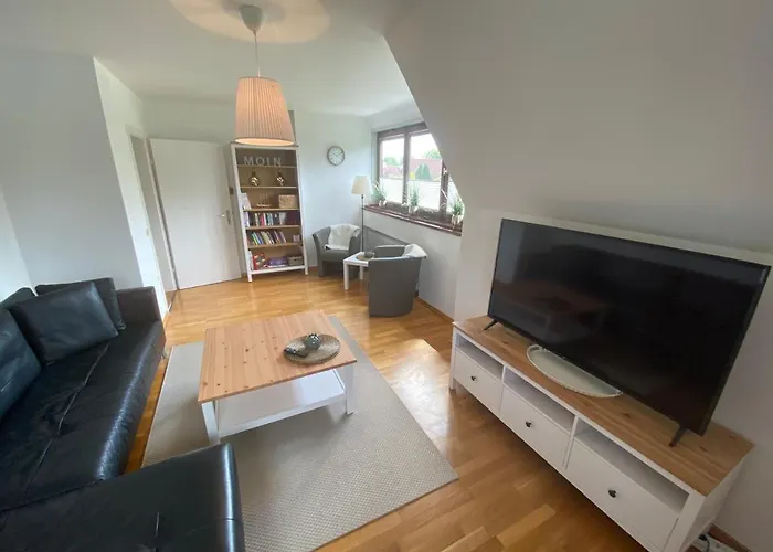 Mit Balkon Und Eingezaeunten Garten Άουριχ