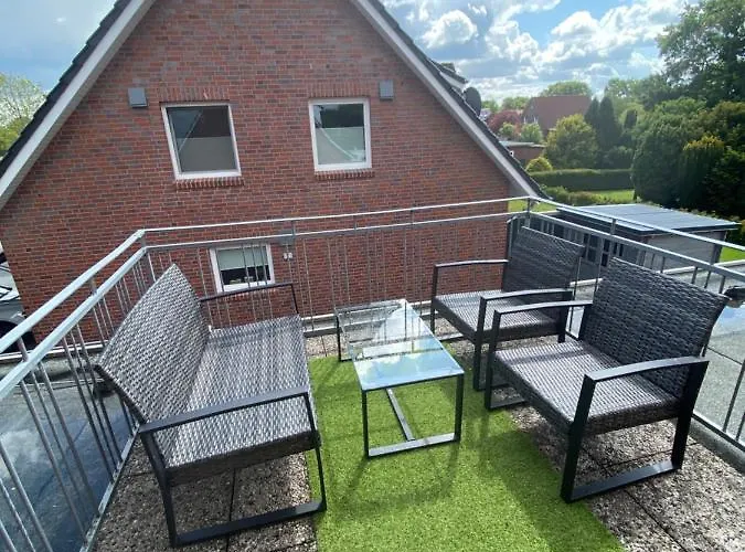 Mit Balkon Und Eingezaeunten Garten * Άουριχ