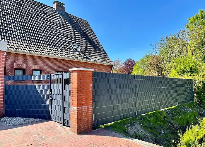 Διαμέρισμα Mit Balkon Und Eingezaeunten Garten